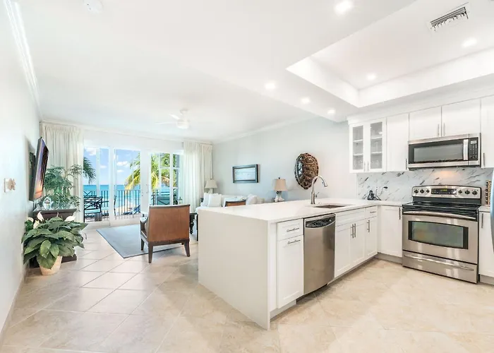 Beachfront 2Br Walk-Out King Queen, Pool