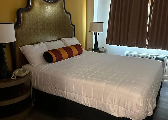 Howard Johnson By Wyndham Bakersfield