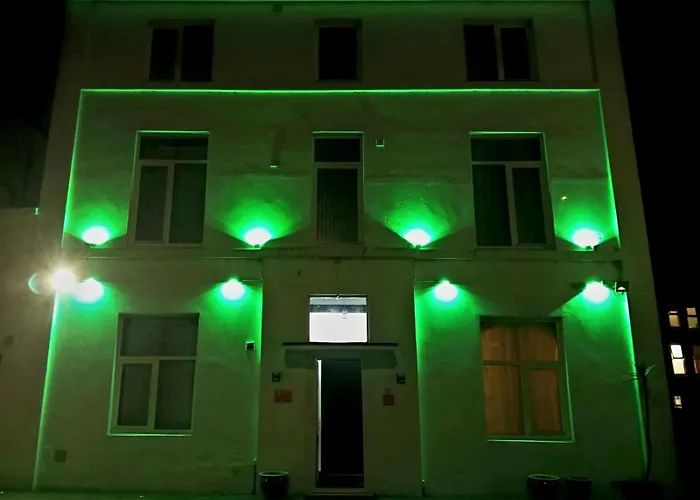 The Green Light House Studio 24 - Free Private Parking