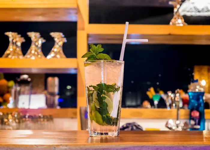 Azur Paradise Hotel & Rooftop Bar