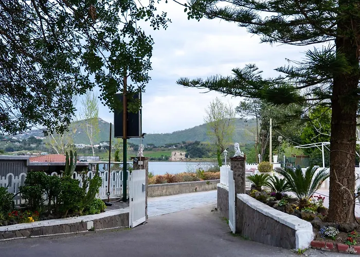 Avernum Relais Hotel E Ristorante