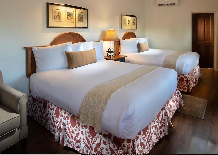 Pinon Court By La Fonda