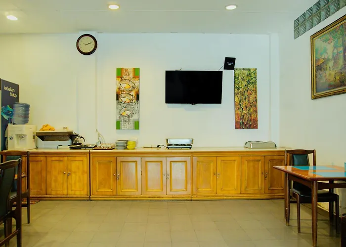 Townhouse Oak Palembang Near Jembatan Ampera Formerly Azzura Hotel