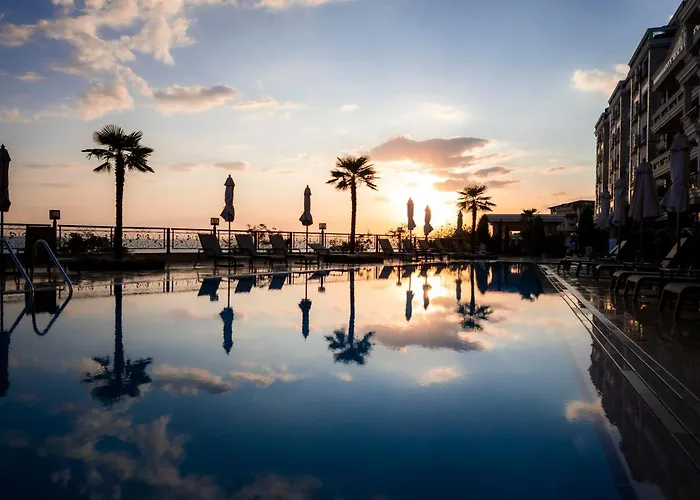 Onyx Beach Residence - Free Beach Access & Parking
