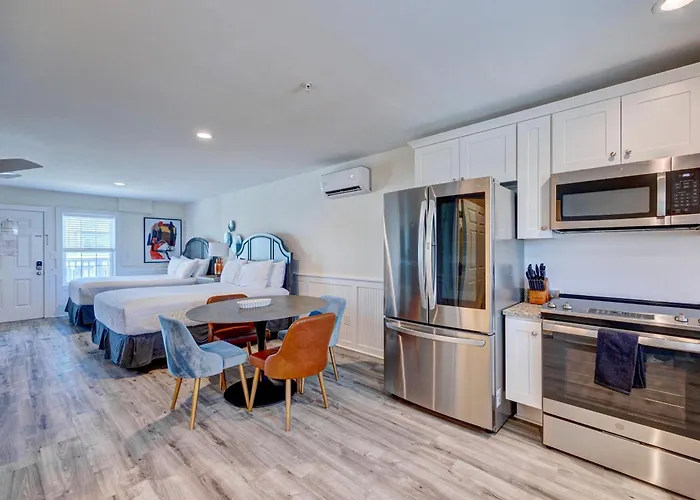 302 Queen Suite, 3Rd Floor Low Tide