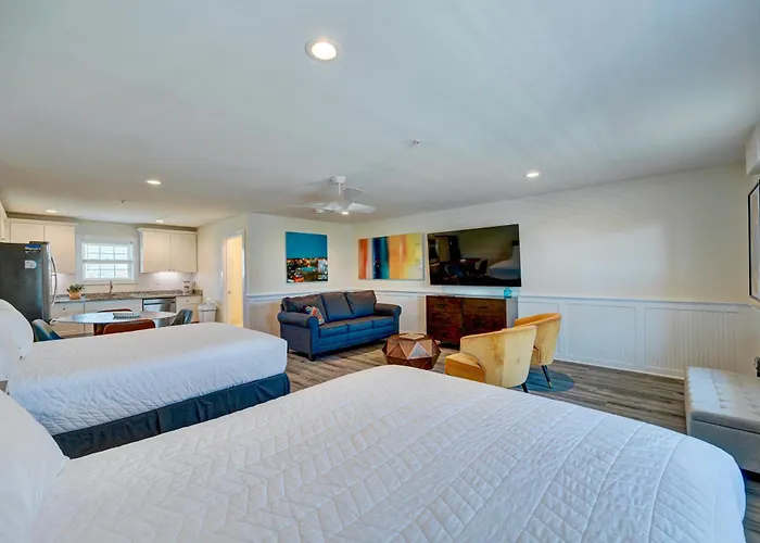 102 Queen Ada Suite, 1St Floor Low Tide