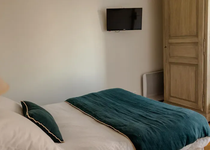 Hôtel Le Chatellier - Piscine chauffée d'avril à octobre