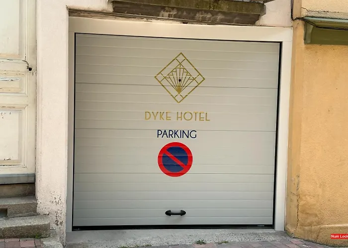 Dyke Hotel