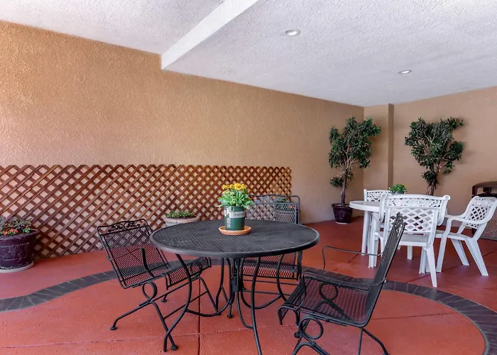Comfort Suites Visalia - Convention Center