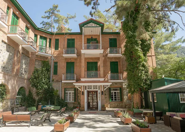 New Helvetia Historic Hotel