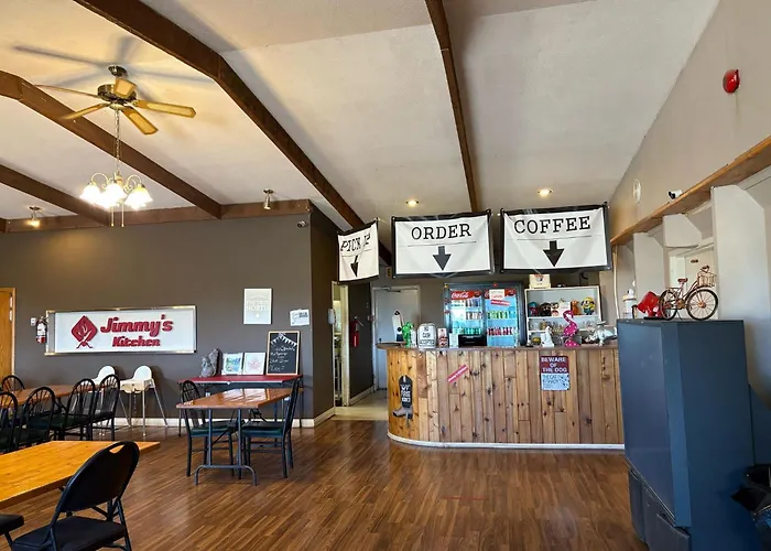 Maple Creek Motor Inn