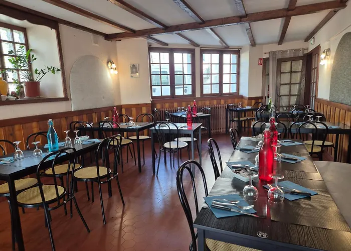 Logis Hotel Restaurant L'Oustal