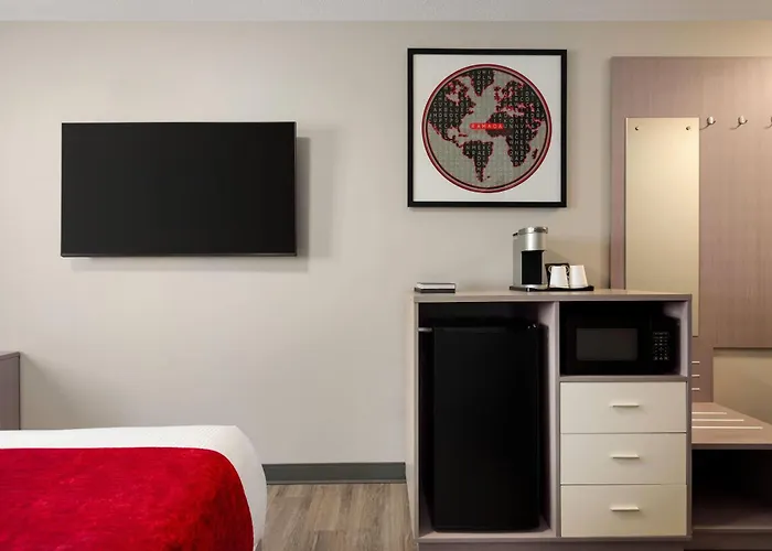 Ramada By Wyndham West Edmonton Hotel & Suites
