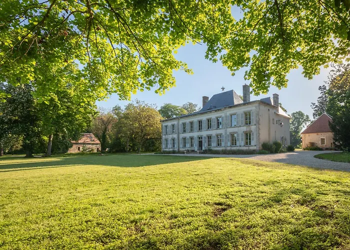 Le Château du Sollier - Charme calme et confort climatisation à 5mn du peage