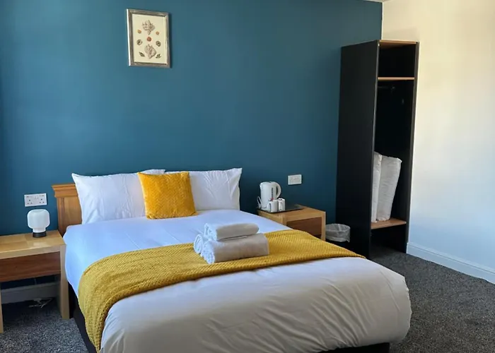 Continental Hotel With Access To Shared Kitchen
