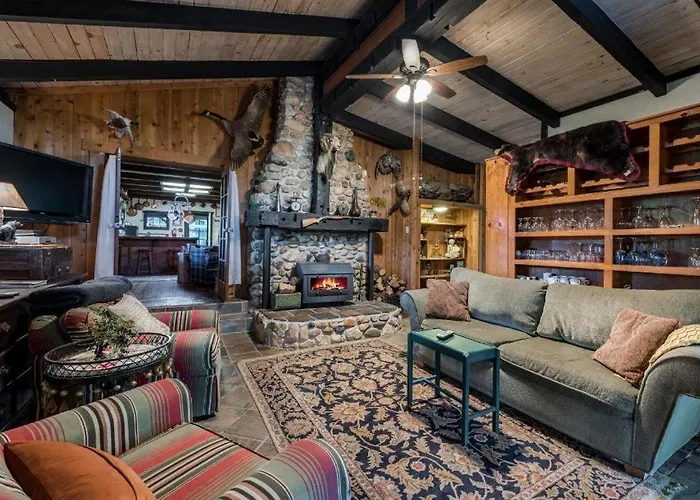 The Davies Family Inn (Adults Only)