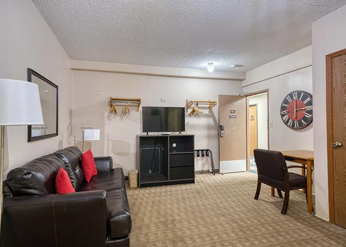 Super 8 By Wyndham Sturgis