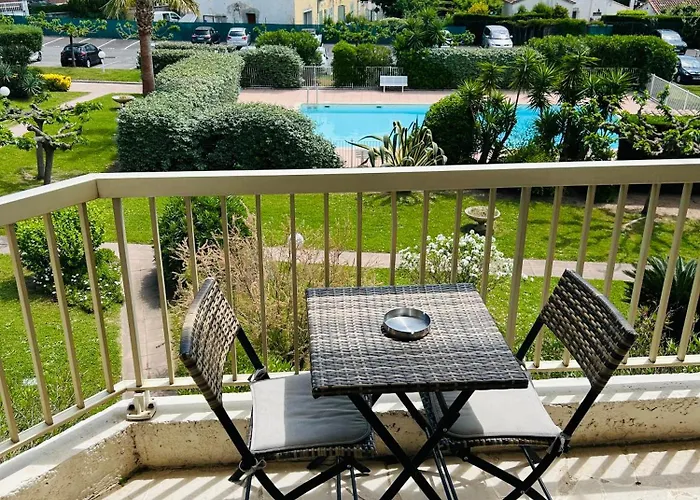 Studio de standing climatisé, avec piscine, proche de la mer