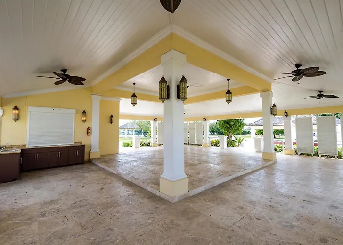 5Min Walk From Love Beach A Spacious Home In Nassau