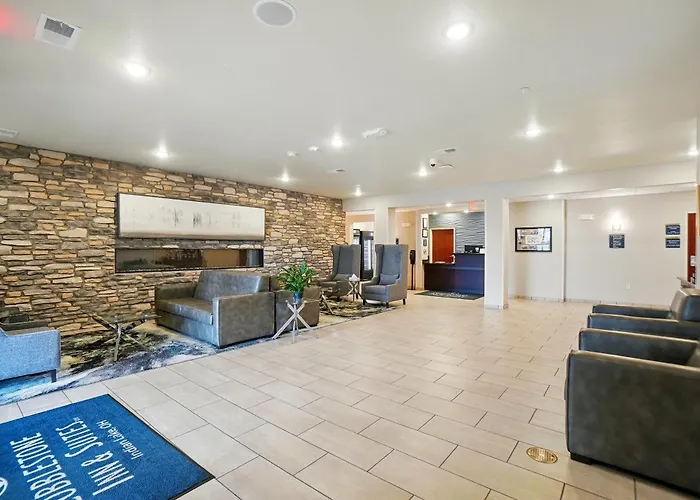Cobblestone Hotel & Suites - Russells Point At Indian Lake