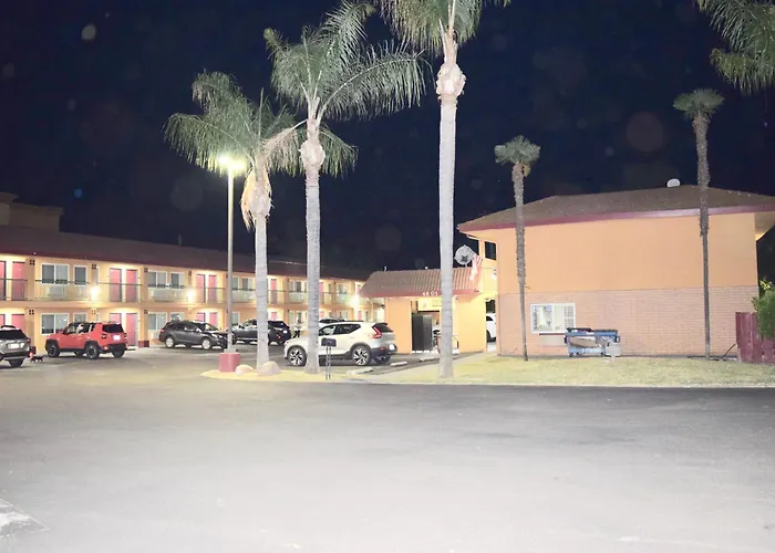 Super 8 By Wyndham Visalia