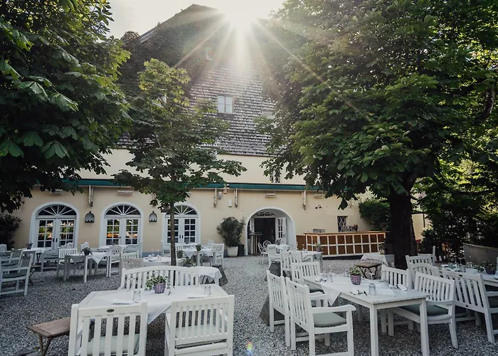 Der Schlosswirt Zu Anif - Biedermeierhotel Und Restaurant