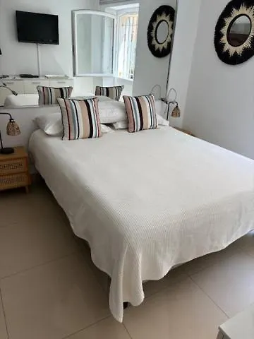 Appartements 3 Studios Pour 2 Ou 3 Ou 5 Ou 6 Per Centre Ville Saint Tropez Avec Parking
