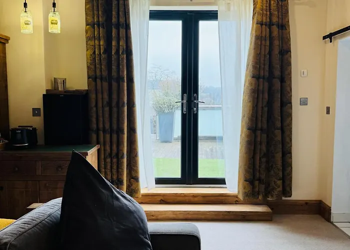 Chandlers Bar And Rooms