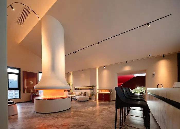 Zhangjiajie Yu Realm Hotel - Ancient Charm - Modern Luxury - Your Perfect Journey - A Single Pick-Up Or Drop-Off