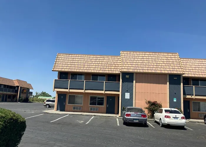 Oasis Inn And Suites