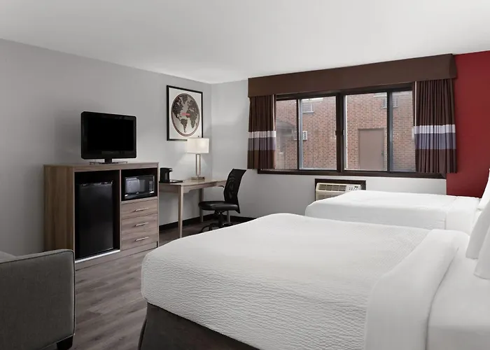 Ramada By Wyndham Cedar Rapids South