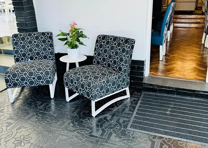 C'Est La Vie Boutique Hotel