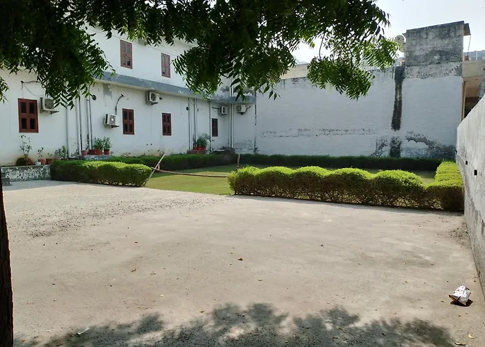 Mayur Hotel Near Imt College, Faridabad