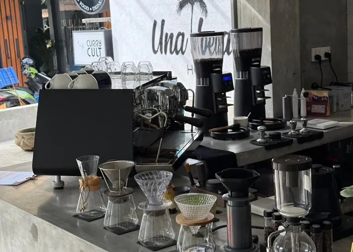 Una Beach Hotel & Olu Cafe