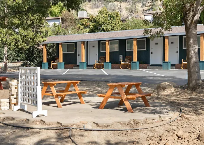The Moro | Sequoia Motel Rm3