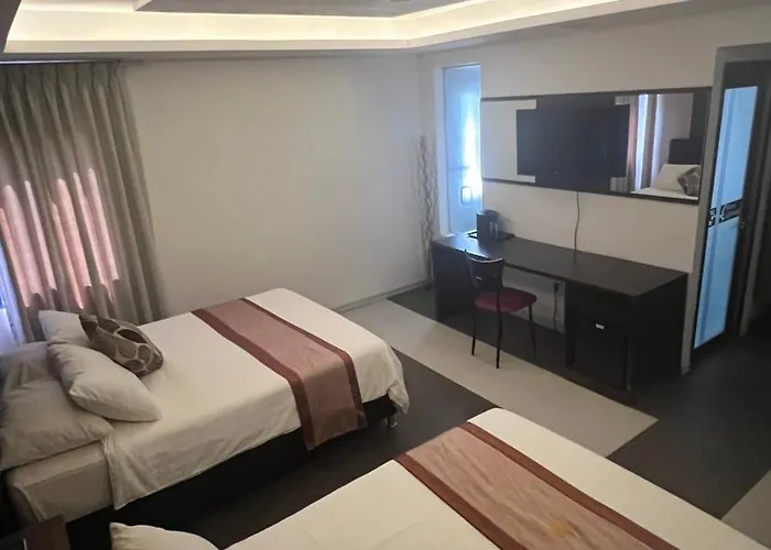 Hotel Leblanc Suites