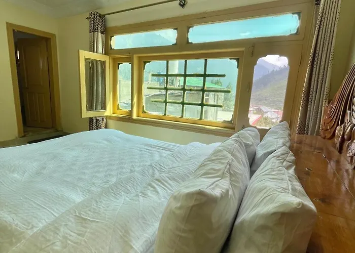Dream Palace Naran
