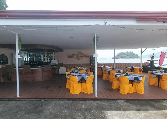 RedDoorz Plus @ Seaborne Hotel Subic Zambales