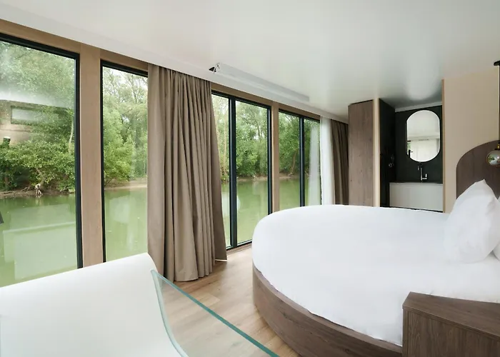L'Escale Royale Poissy Île de Migneaux - Seine