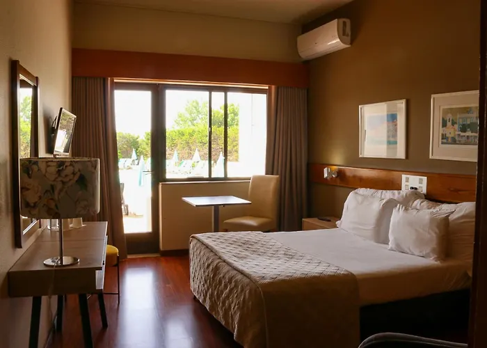 Hotel Meia Lua