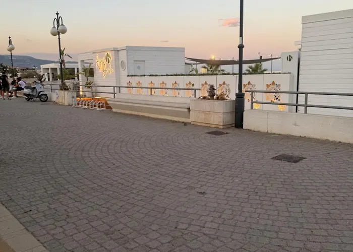 Villetta Tina a 50 m dal Mare -Residence -Ampio Giardino Privato- Parking