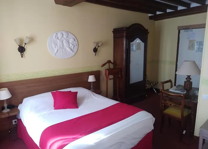 Hostellerie Saint Martin- Logis Hotel Et Restaurant