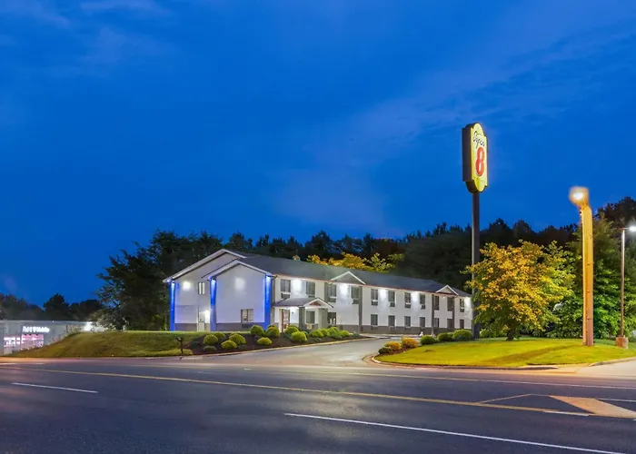Super 8 By Wyndham Farmville