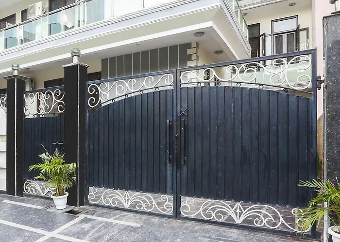 Hotel O Sector 45 Near Huda Metro Station