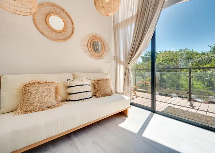 The Bungalows Flamingo - 10 Unit Boutique Hotel