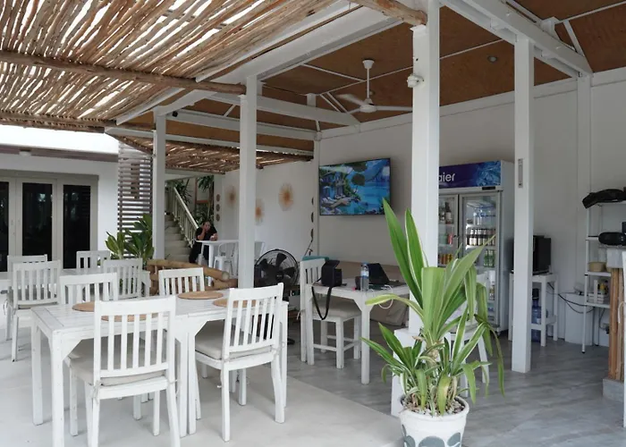 Ampha Place Hotel
