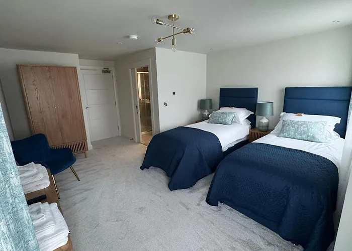 Earls Harbour Luxury Apartments