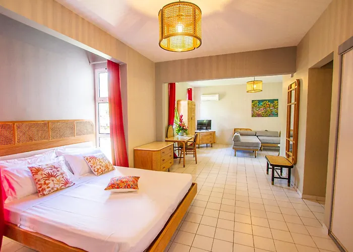 Résidence Le Vallon Guadeloupe Parc Piscine Appartements&Studios&Services hôteliers à la carte