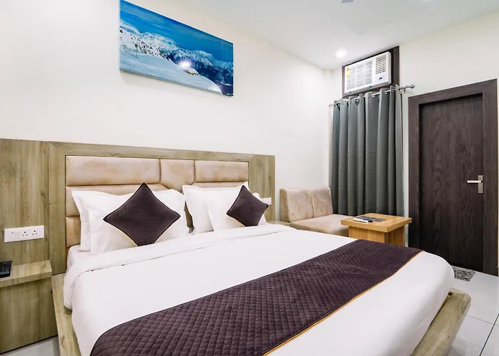 Hotel The Katra Avenue