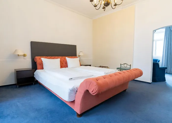 Hotel Zum Ritter St Georg - Oldest Residential Building In Heidelberg Since 1592